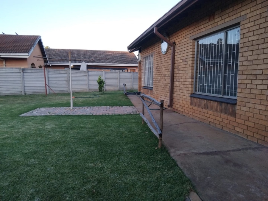 4 Bedroom Property for Sale in Lourenspark North West